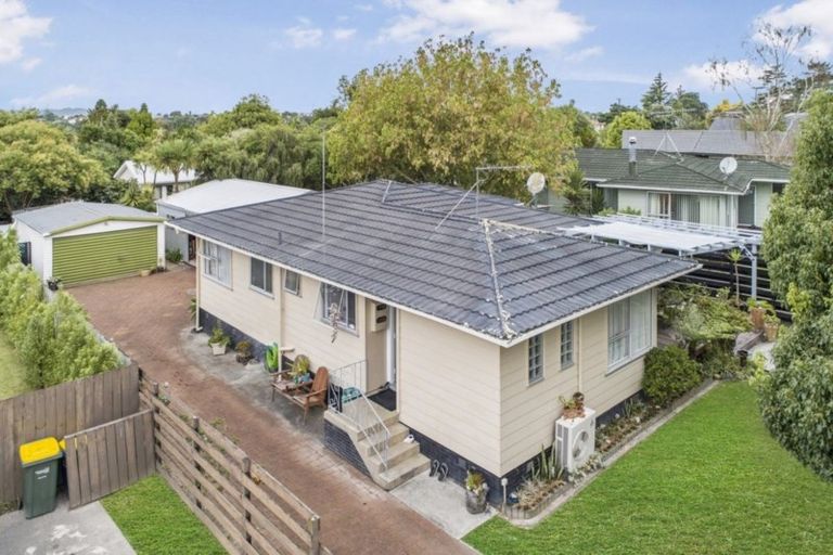 Photo of property in 8 Allington Road, Massey, Auckland, 0614