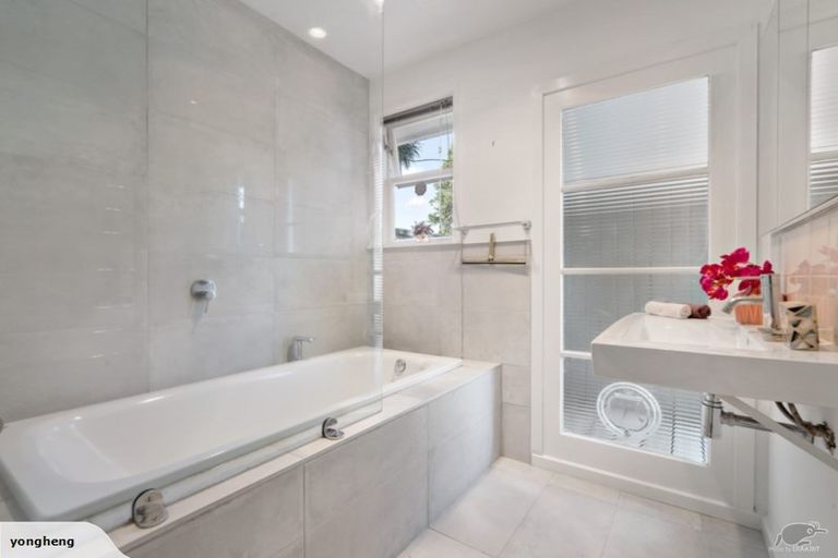 Photo of property in 20 Alamein Road, Panmure, Auckland, 1072