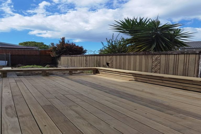 Photo of property in 13a Blue Way, Glendene, Auckland, 0602