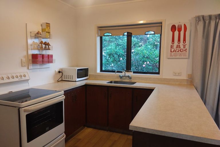 Photo of property in 2/35 Buscomb Avenue, Henderson, Auckland, 0610