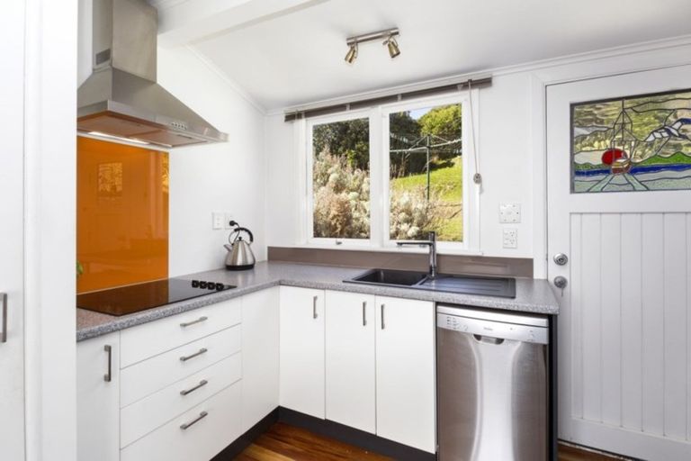 Photo of property in 32 Cluny Road, Plimmerton, Porirua, 5026