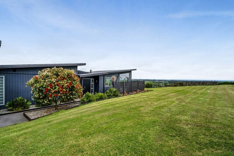 Photo of property in 100 Elsham Road, Lepperton, New Plymouth, 4373