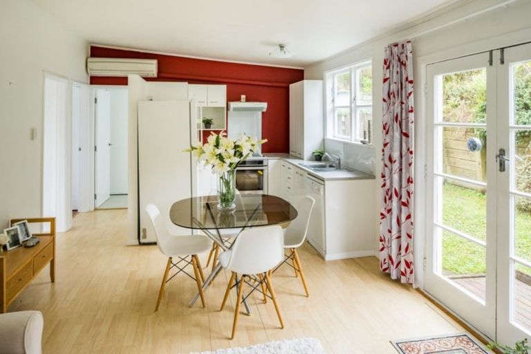 Photo of property in 12 Owhiti Street, Titahi Bay, Porirua, 5022