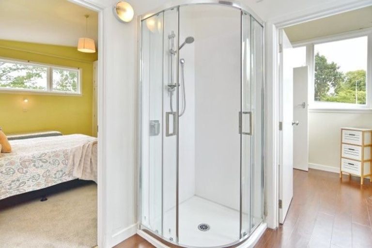 Photo of property in 6 Medbury Terrace, Fendalton, Christchurch, 8041