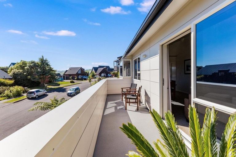 Photo of property in 8 The Crowsnest, Whitby, Porirua, 5024
