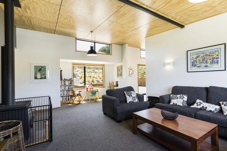 Photo of property in 16 Glendermid Close, Sawyers Bay, Port Chalmers, 9023