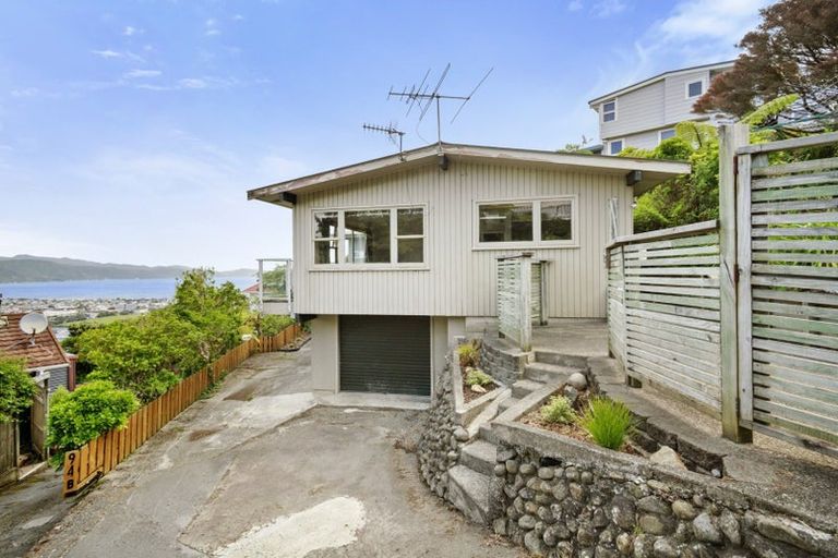 Photo of property in 94a Dowse Drive, Maungaraki, Lower Hutt, 5010