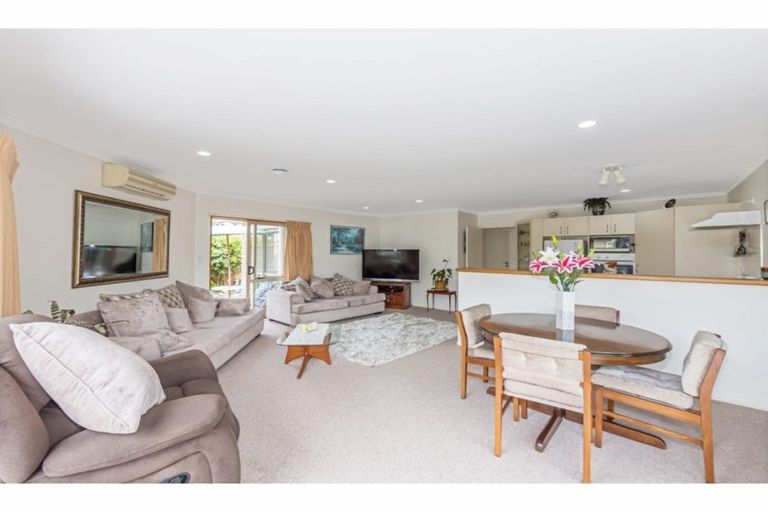 Photo of property in 47 Red Hibiscus Road, Stanmore Bay, Whangaparaoa, 0932