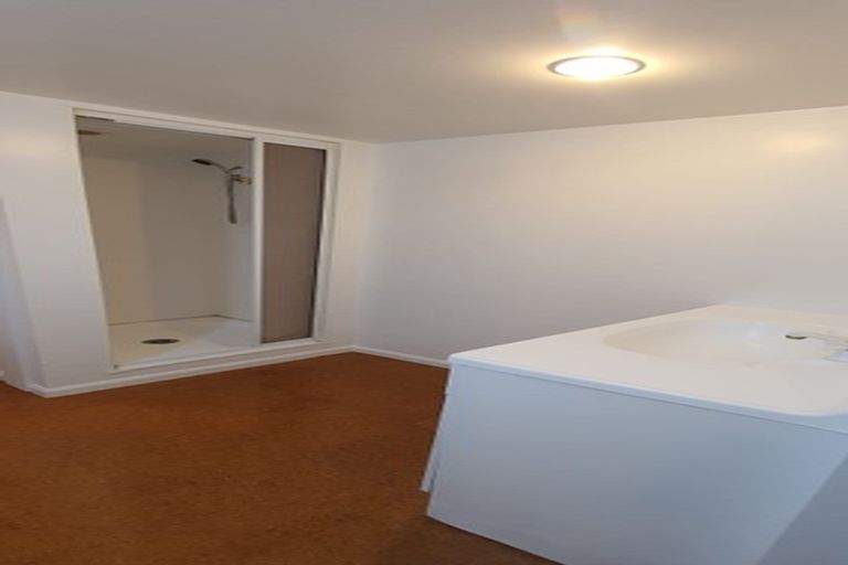 Photo of property in 2/46 Sunnynook Road, Sunnynook, Auckland, 0620