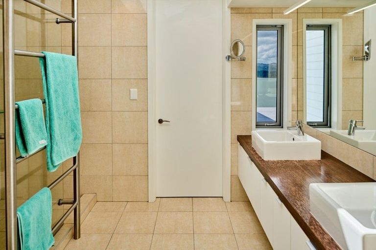 Photo of property in 31 Pendennis Point, Camborne, Porirua, 5026