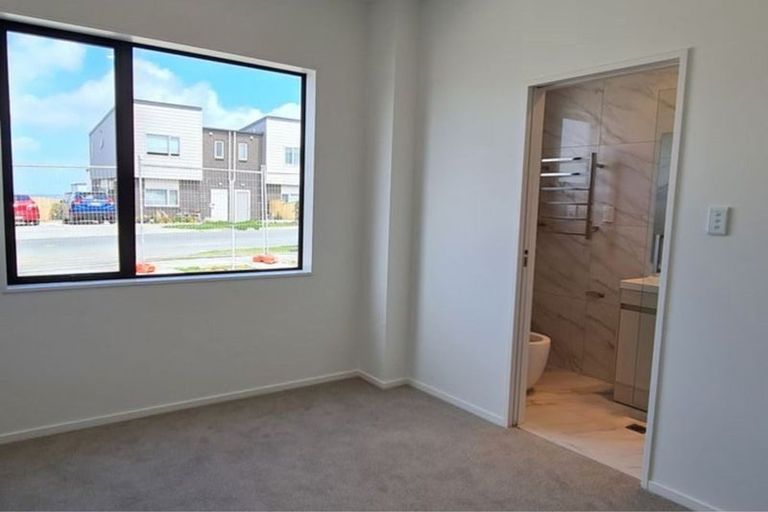 Photo of property in 20a Crestview Rise, Papakura, 2110