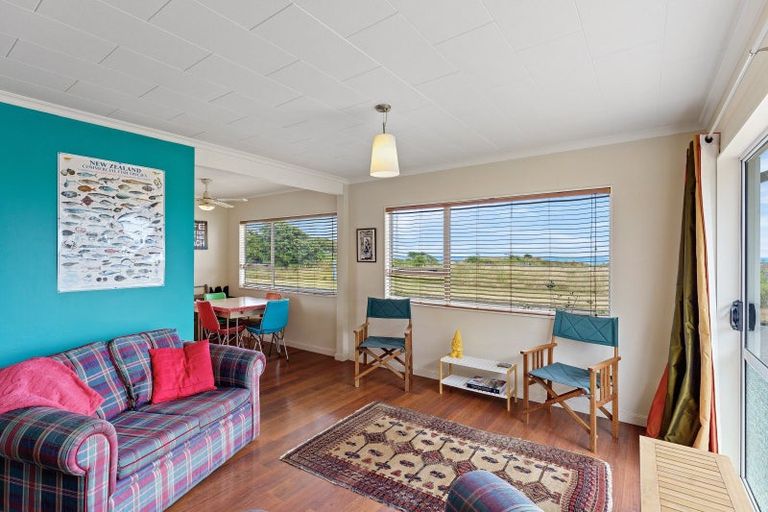 Photo of property in 22 Marine Parade, Otaki Beach, Otaki, 5512