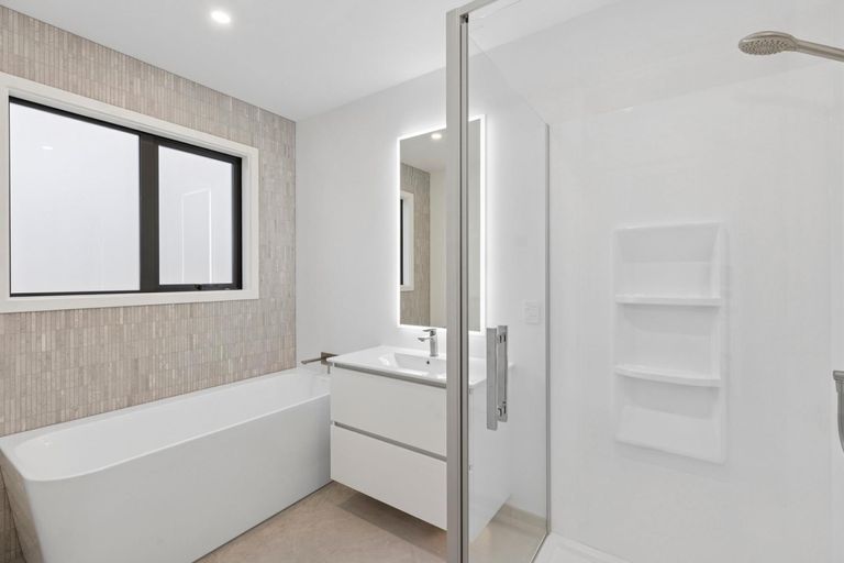 Photo of property in 6 Lake Mckay Drive, Luggate, 9382