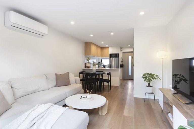 Photo of property in 22 Hoopers Road, Glen Eden, Auckland, 0602