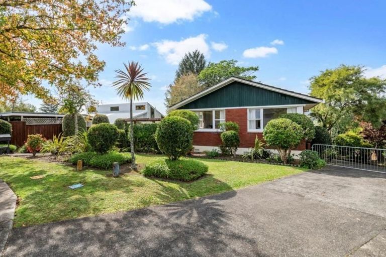 Photo of property in 12 Alderton Place, Opaheke, Papakura, 2113