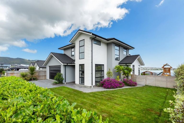 Photo of property in 4 Ihakara Arthur Lane, Aotea, Porirua, 5024