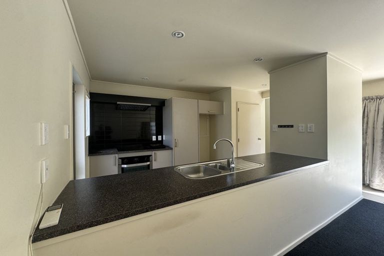 Photo of property in 2/2 Hatherlow Street, Glenfield, Auckland, 0629