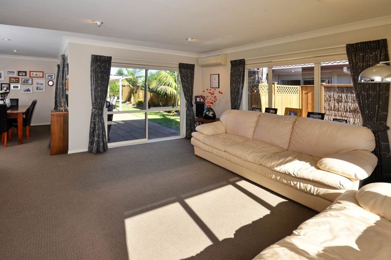 Photo of property in 38 Belfry Place, Wattle Downs, Auckland, 2103