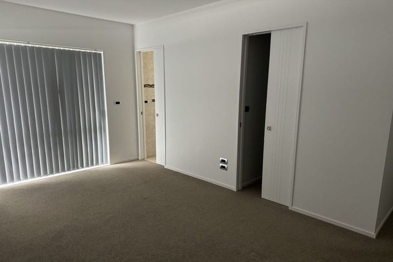 Photo of property in 30 Midhurst Avenue, Henderson, Auckland, 0612