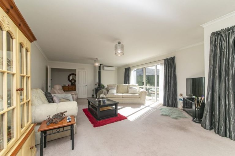 Photo of property in 87c Triangle Road, Massey, Auckland, 0614