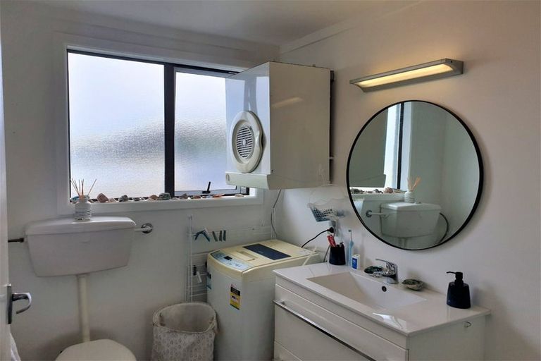 Photo of property in 6/102 Lyall Parade, Lyall Bay, Wellington, 6022