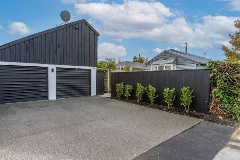 Photo of property in 89 Weston Road, St Albans, Christchurch, 8052