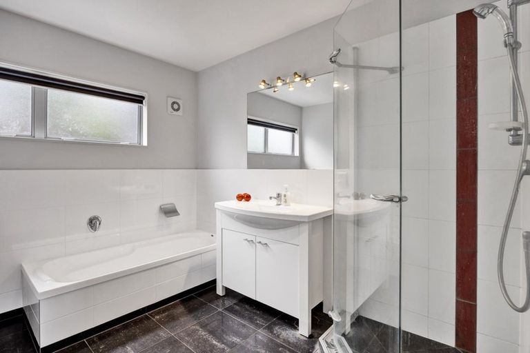 Photo of property in 188 Heta Road, Highlands Park, New Plymouth, 4312