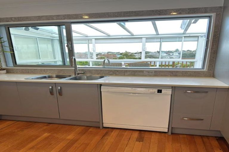 Photo of property in 26 Waimana Avenue, Northcote Point, Auckland, 0627