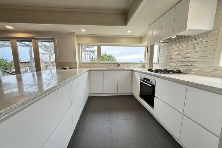 Photo of property in 93 Sylvan Avenue, Northcote, Auckland, 0627
