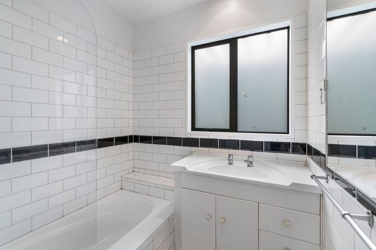 Photo of property in 2/9 Braemar Place, Avonside, Christchurch, 8061