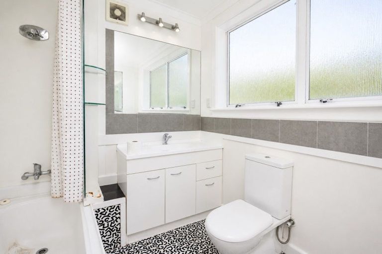 Photo of property in 3 Coote Road, Bluff Hill, Napier, 4110