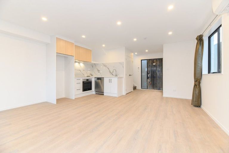 Photo of property in 8/60 Triangle Road, Massey, Auckland, 0614