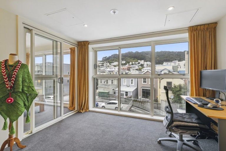 Photo of property in 4f/5 Kent Terrace, Mount Victoria, Wellington, 6011