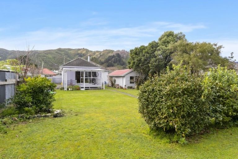 Photo of property in 47 Wellington Road, Wainuiomata, Lower Hutt, 5014