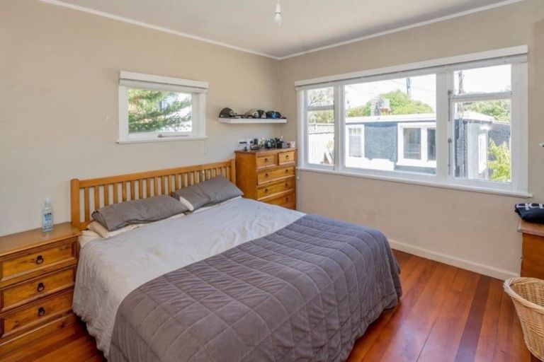 Photo of property in 31 Hemara Street, Waikanae Beach, Waikanae, 5036