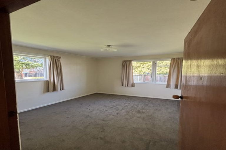 Photo of property in 37 Lambeth Crescent, Redwood, Christchurch, 8051