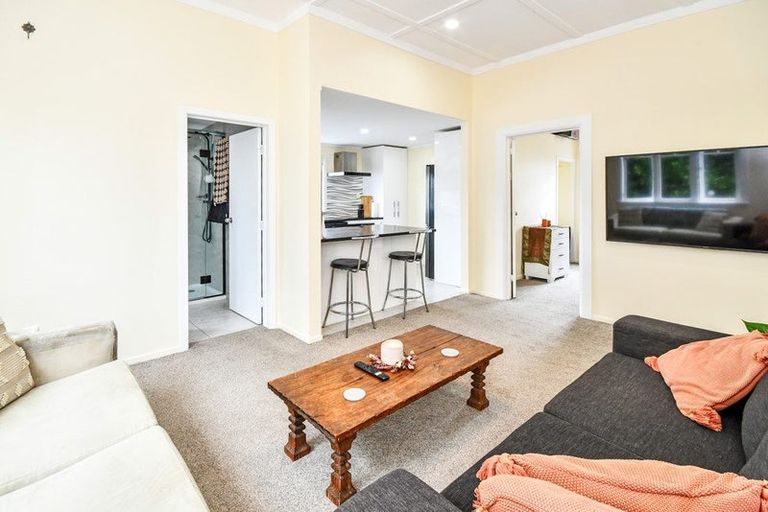 Photo of property in 2c Waiari Road, Conifer Grove, Takanini, 2112