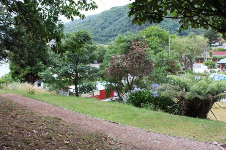 Photo of property in 37a Wairau Road, Picton, 7220