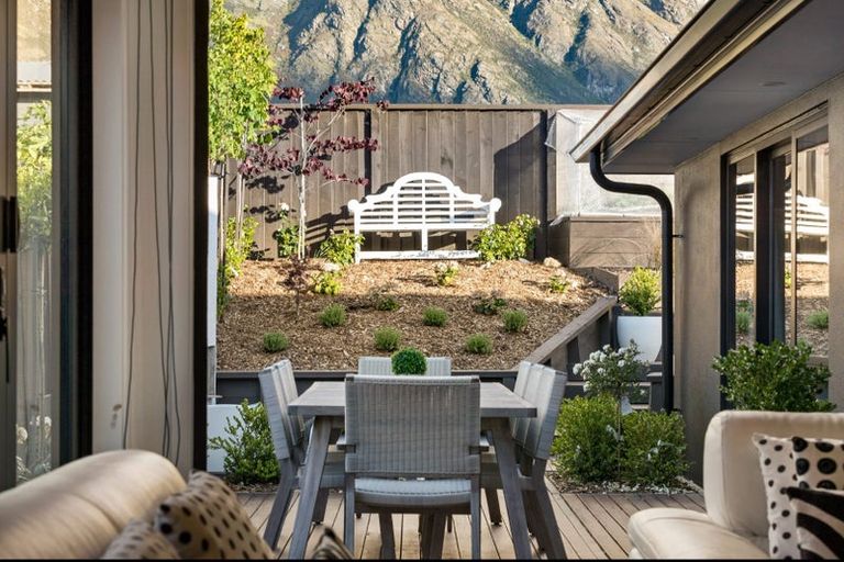 Photo of property in 13 Howden Drive, Jacks Point, 9371