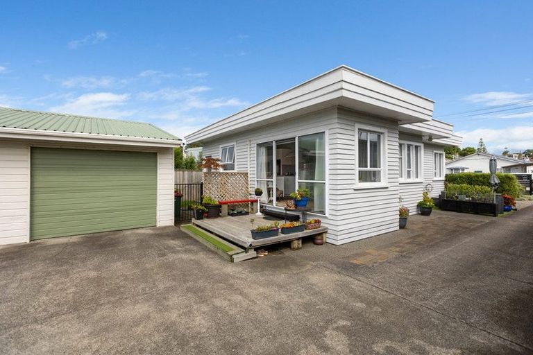 Photo of property in 1/5 Rainsford Street, Moturoa, New Plymouth, 4310