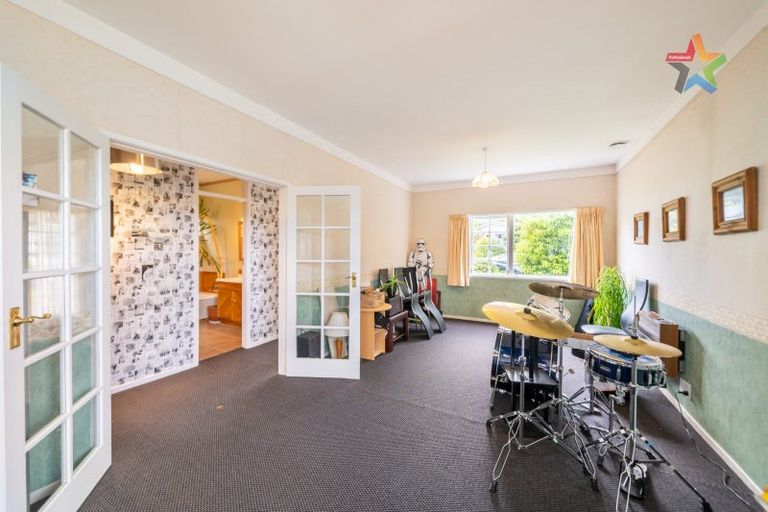 Photo of property in 10 Clematis Grove, Maungaraki, Lower Hutt, 5010