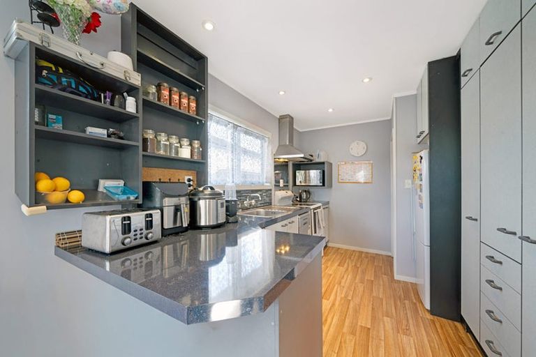 Photo of property in 4 Seakens Way, Glen Eden, Auckland, 0602