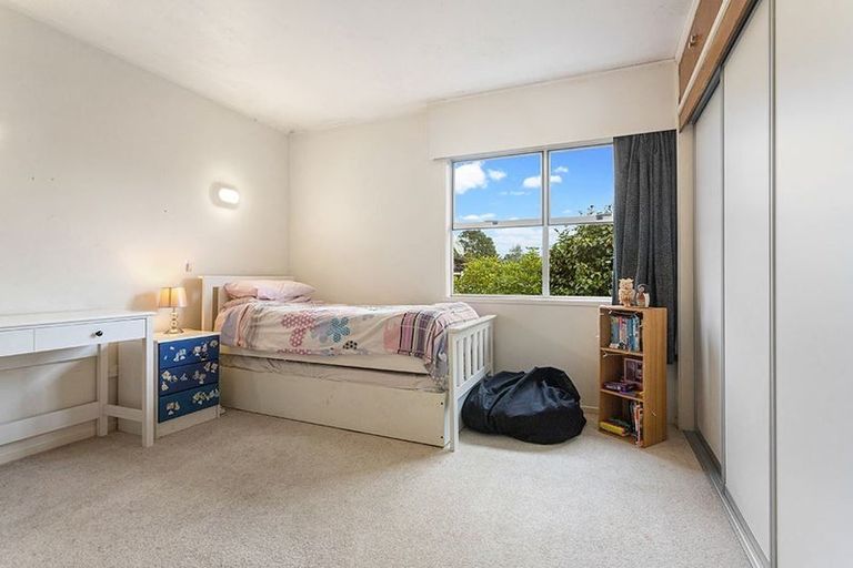 Photo of property in 15 Eyre Street, Henderson, Auckland, 0612