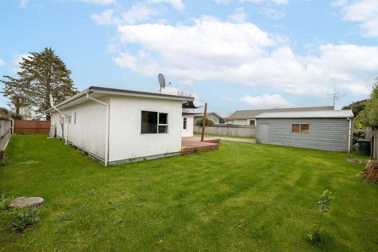 Photo of property in 5 Oak Avenue, Nawton, Hamilton, 3200