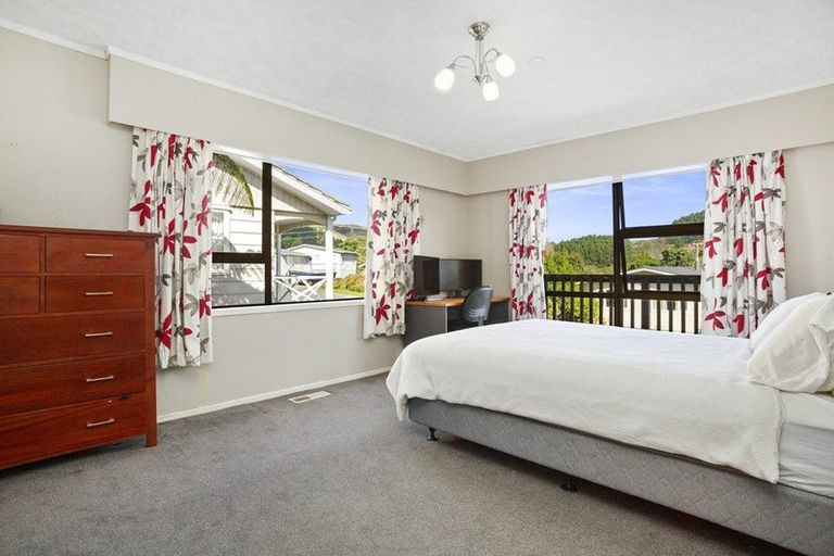 Photo of property in 6 Zande Terrace, Tawa, Wellington, 5028