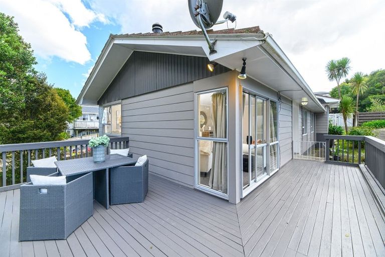 Photo of property in 27 Lavery Place, Sunnynook, Auckland, 0632