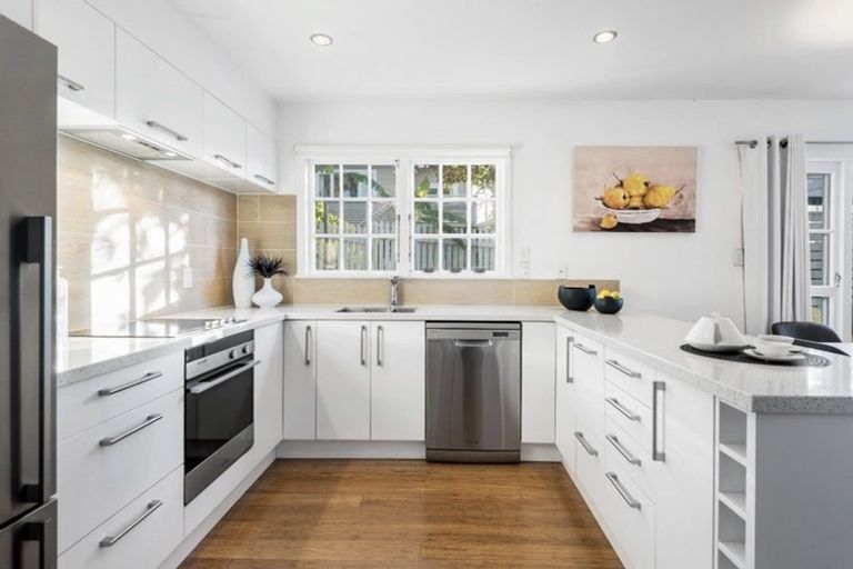 Photo of property in 49 Roslyn Terrace, Stanley Point, Auckland, 0624