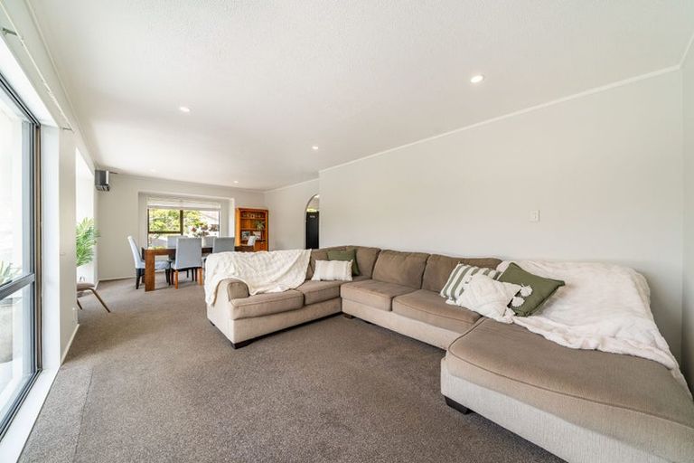 Photo of property in 56 Albatross Close, Whitby, Porirua, 5024