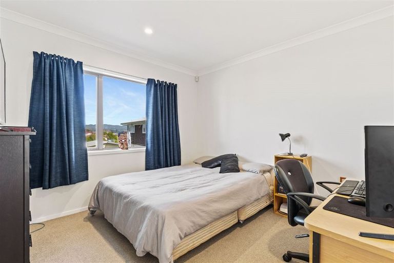 Photo of property in 27a Kirrie Avenue, Te Atatu South, Auckland, 0610