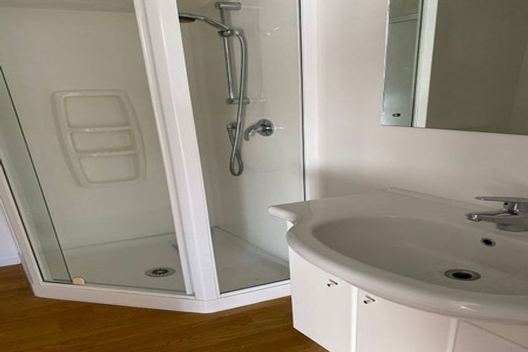 Photo of property in 15 Burnside Court, Rosedale, Auckland, 0632